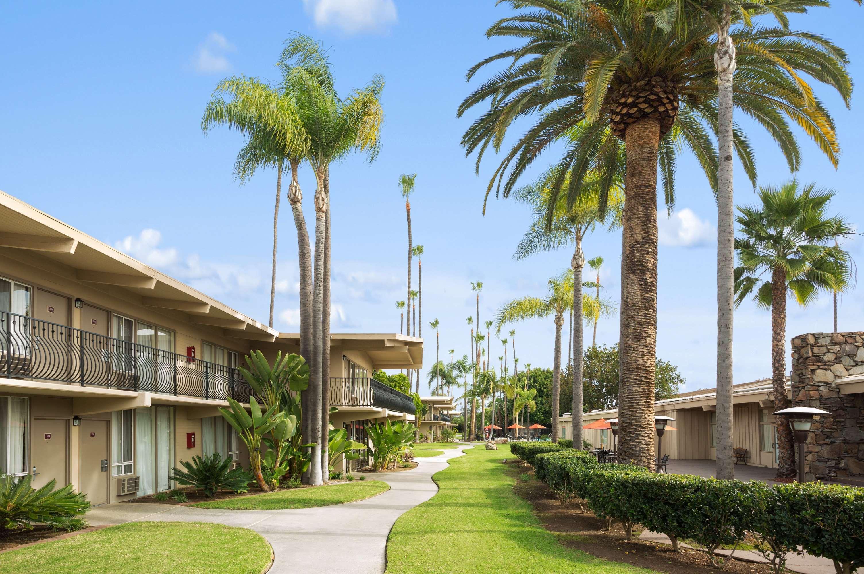 Ramada By Wyndham San Diego North Hotel & Conference Center Exterior photo